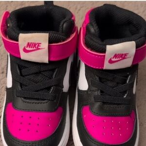 Nike Kids' Black, White, and Pink Sneakers 7.5